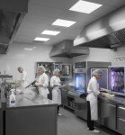 Giải pháp vệ sinh thiết bị nhà hàng đảm bảo an toàn thực phẩm 2025