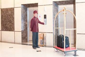 mẫu xe đẩy hành lý thường dùng trong khách sạn